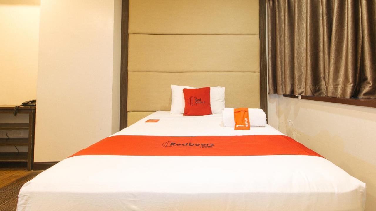 Reddoorz Premium @ West Avenue Quezon City Exterior photo