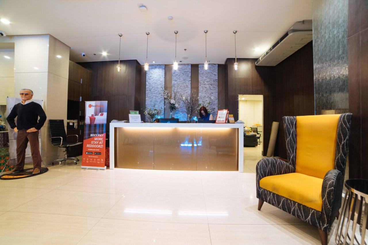 Reddoorz Premium @ West Avenue Quezon City Exterior photo