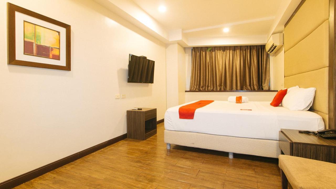 Reddoorz Premium @ West Avenue Quezon City Exterior photo
