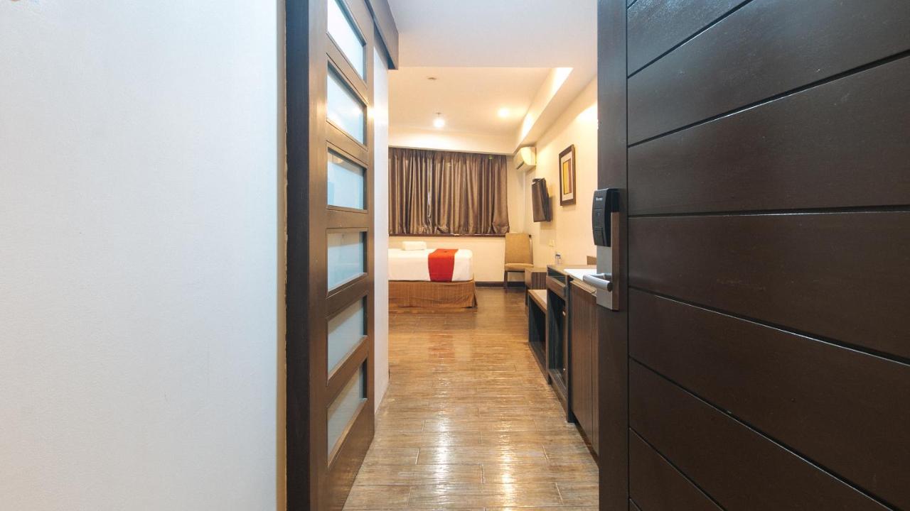 Reddoorz Premium @ West Avenue Quezon City Exterior photo