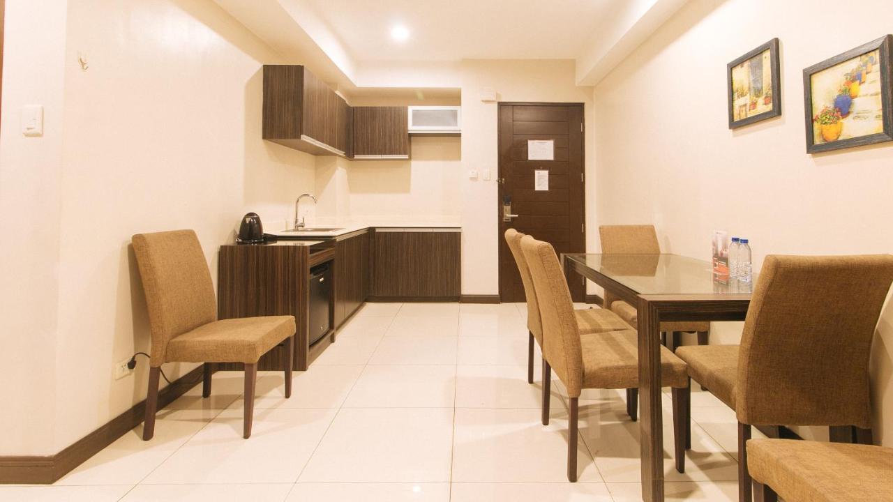 Reddoorz Premium @ West Avenue Quezon City Exterior photo