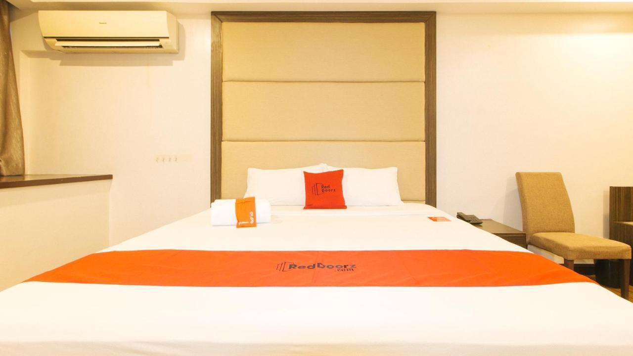 Reddoorz Premium @ West Avenue Quezon City Exterior photo