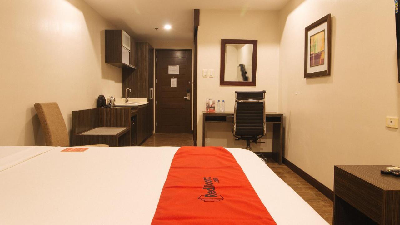 Reddoorz Premium @ West Avenue Quezon City Exterior photo