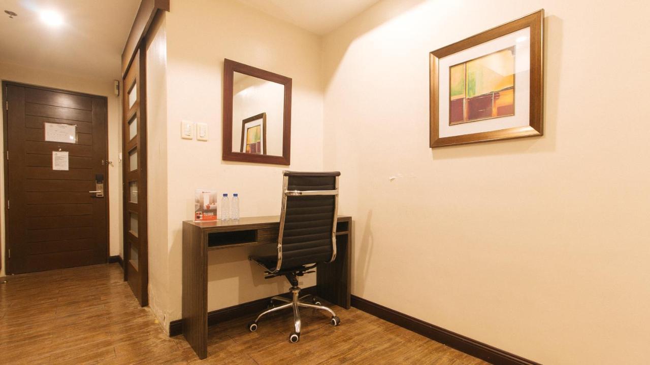 Reddoorz Premium @ West Avenue Quezon City Exterior photo