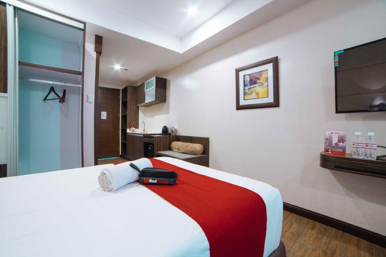 Reddoorz Premium @ West Avenue Quezon City Exterior photo