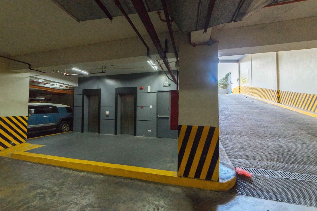 Reddoorz Premium @ West Avenue Quezon City Exterior photo
