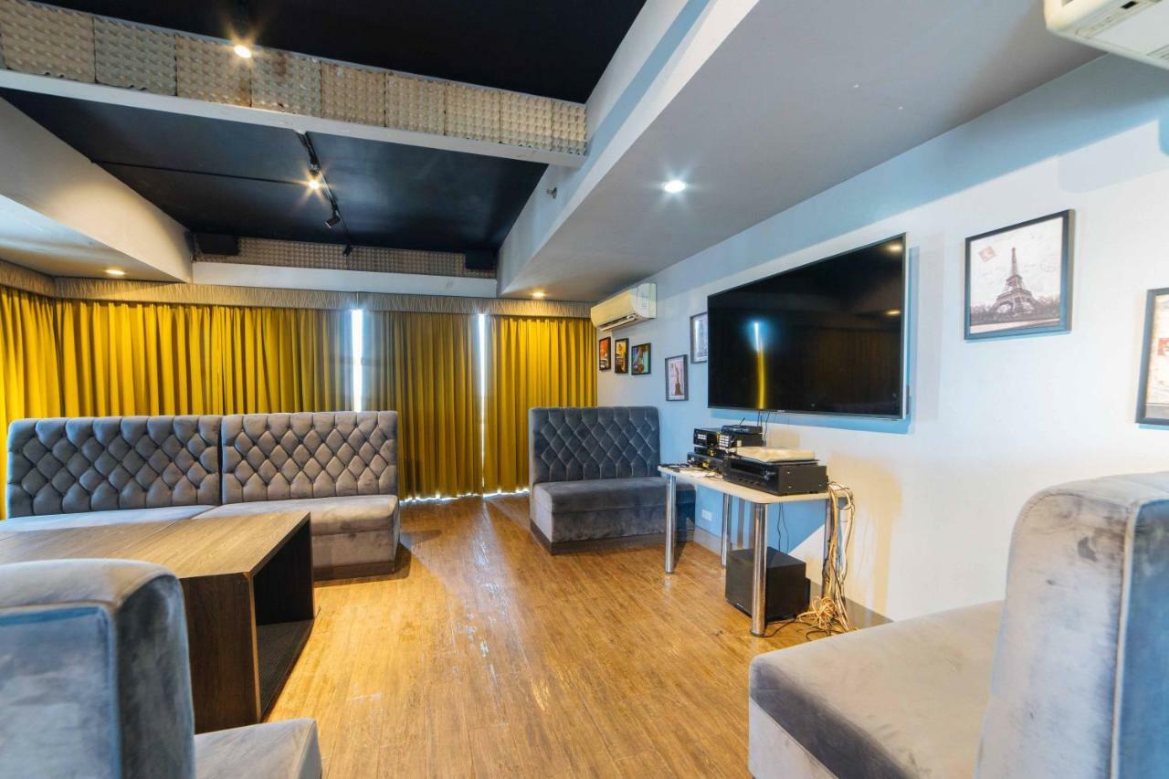Reddoorz Premium @ West Avenue Quezon City Exterior photo