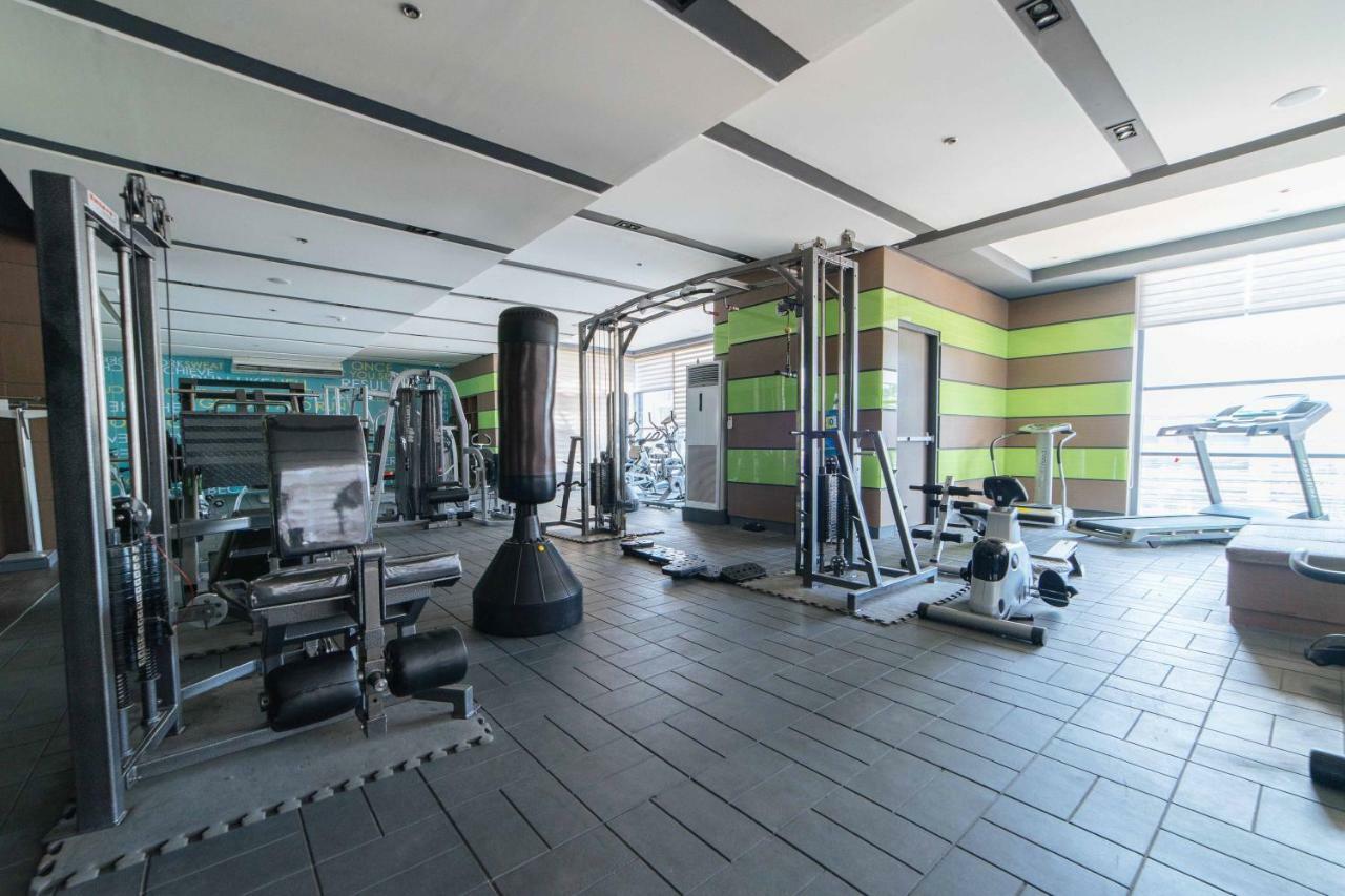 Reddoorz Premium @ West Avenue Quezon City Exterior photo