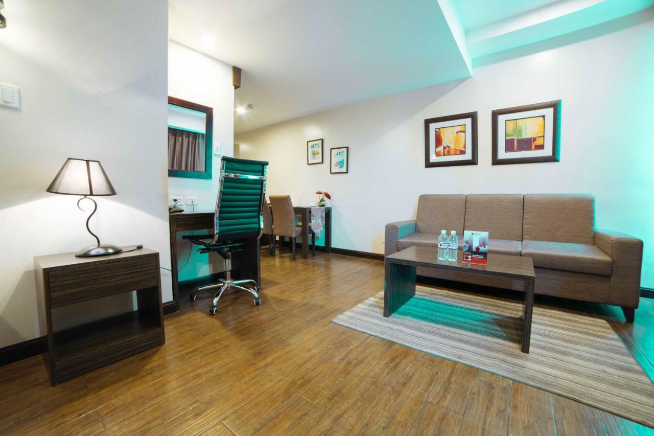 Reddoorz Premium @ West Avenue Quezon City Exterior photo