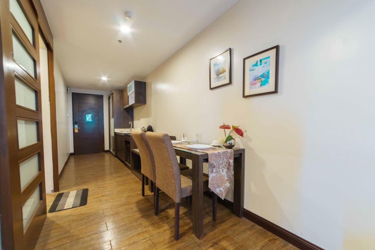 Reddoorz Premium @ West Avenue Quezon City Exterior photo
