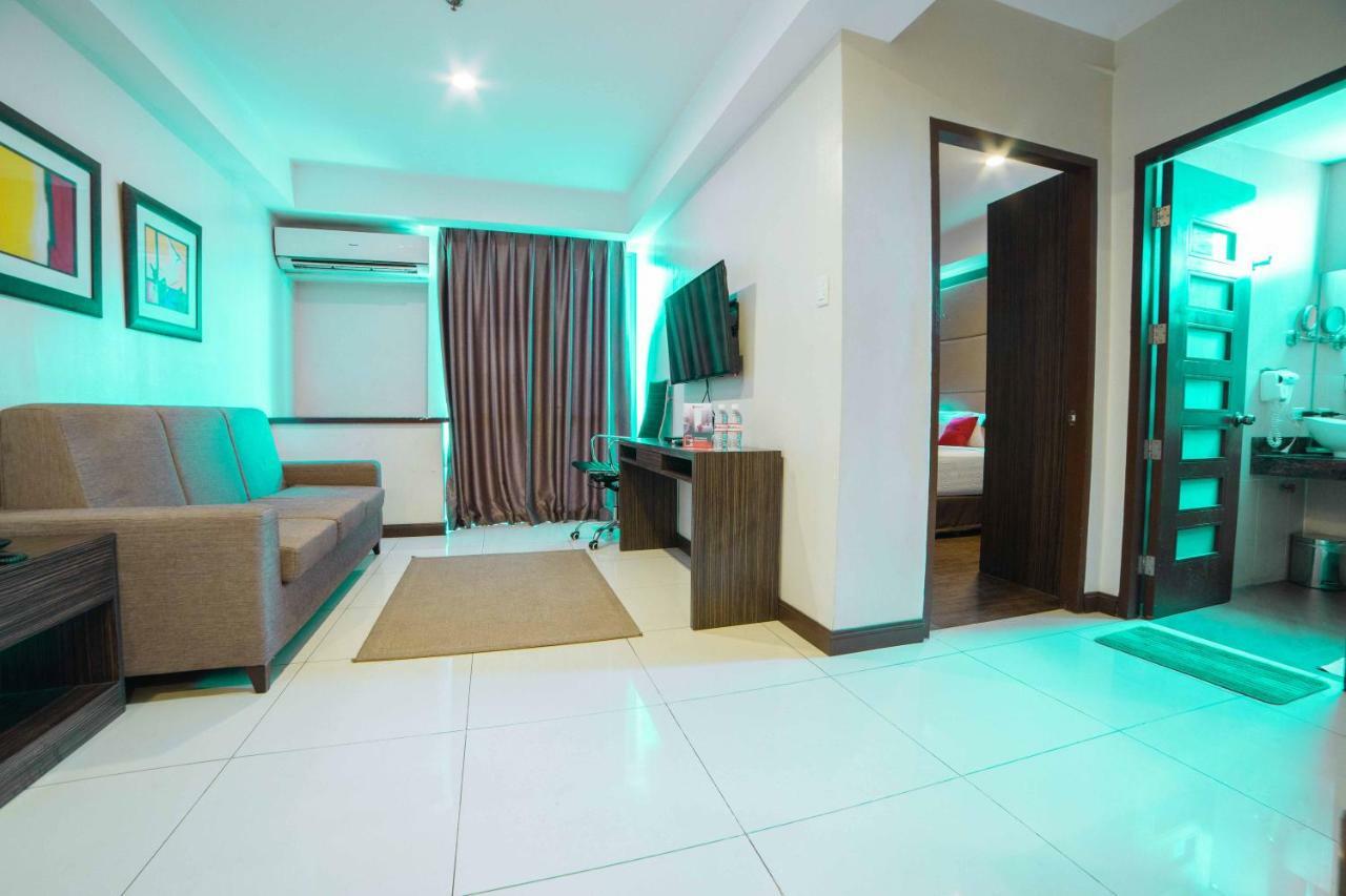 Reddoorz Premium @ West Avenue Quezon City Exterior photo