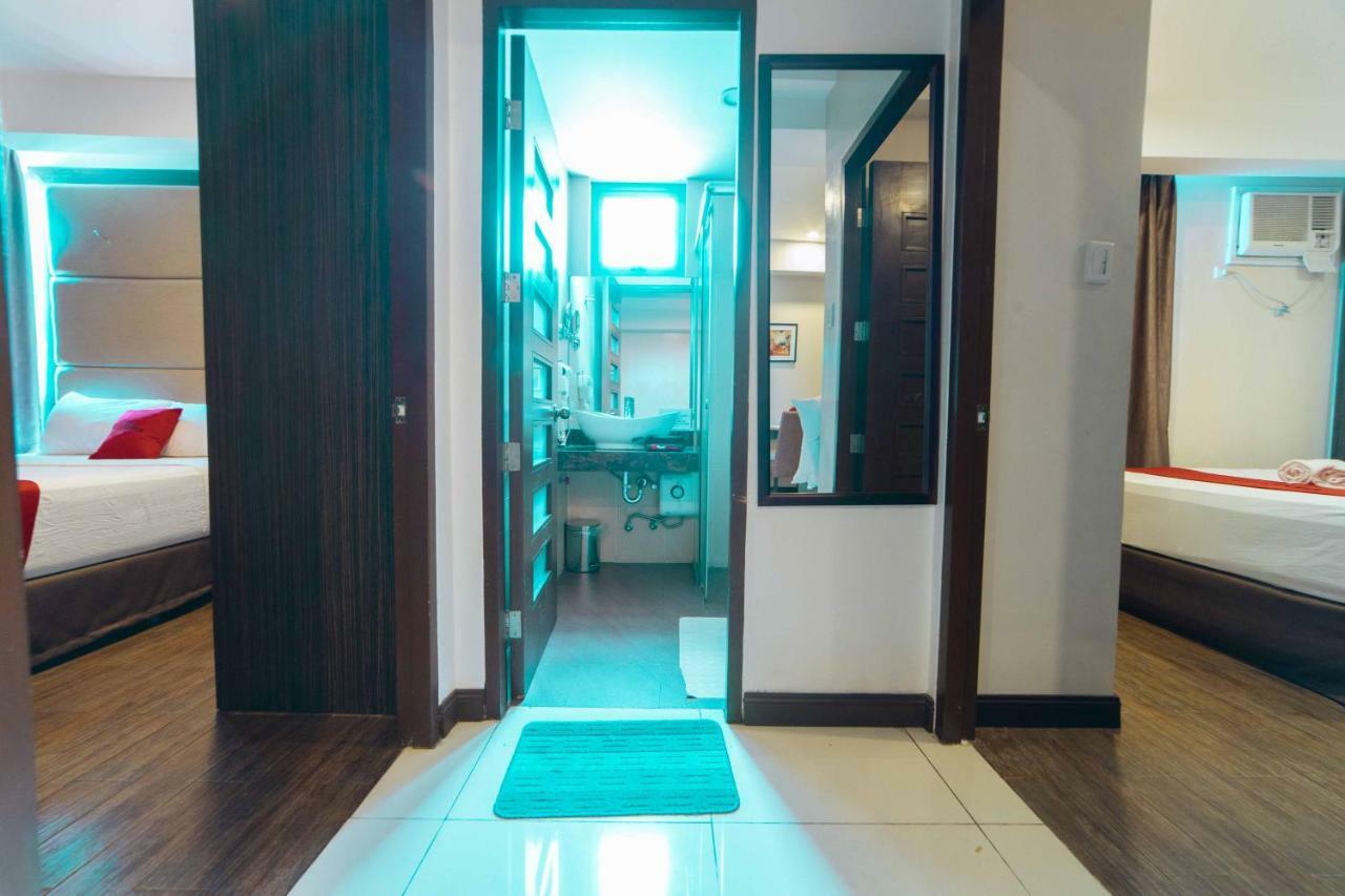 Reddoorz Premium @ West Avenue Quezon City Exterior photo